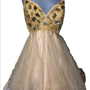 Another social dress! Great for prom or sweet 16’s! In good condition